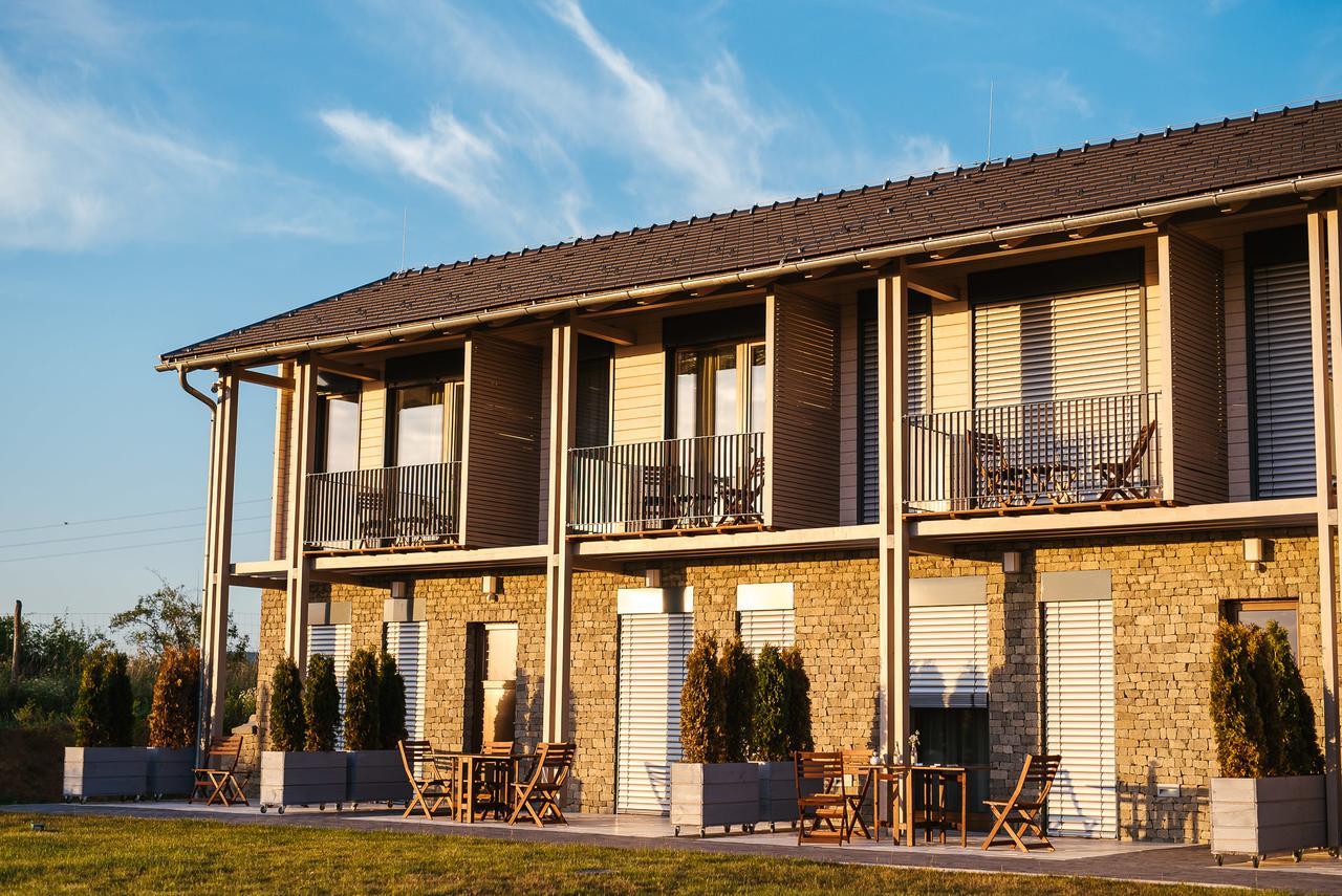 Natura Hill Zebegeny - Butik Szobak Es Etterem Exterior photo